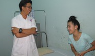 Nữ sinh bị cưa chân tươi cười trong ngày xuất viện