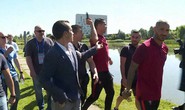 Ném micro phóng viên xuống hồ, Ronaldo gặp rắc rối to