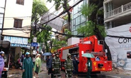 Nhiều tuyến phố Hà Nội tê liệt vì bão số 1