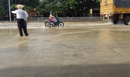 Lũ tràn qua Quốc lộ 1, gây ách tắc giao thông nhiều giờ