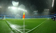 Mưa ngập sân, trận Man City - Monchengladbach bị hoãn
