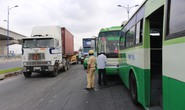 Tai nạn liên hoàn, xa lộ Hà Nội kẹt cứng