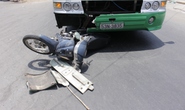 Xe máy đối đầu xe buýt, nam sinh viên nguy kịch
