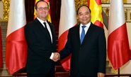 Thủ tướng tặng Tổng thống Pháp món quà đặc biệt
