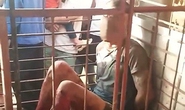 Nghi trộm chó, bắt nhốt vào lồng gây xôn xao dư luận
