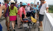 Người đàn ông đi xe máy lên cầu, nhảy sông tự vẫn