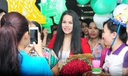 Nhật Kim Anh đón sinh nhật ở trường quay