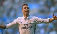 Ronaldo lập hat-trick, Real lên ngôi đầu