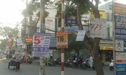 Quảng cáo “đu” cột đèn, biển báo