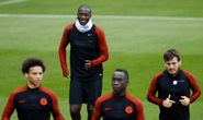 Không cần ra sân, Yaya Toure chống đối Guardiola đến cùng