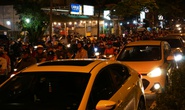 Kẹt xe kinh hoàng suốt 5 giờ ở đường Phạm Văn Đồng