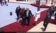 Bà Melania không cho TT Trump nắm tay thăm Israel