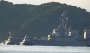 Tàu chiến Mỹ bị tông về tới căn cứ hải quân Yokosuka