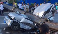 Cần cẩu rơi trúng xe buýt đang chạy, 7 người chết