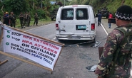 Nổ súng xối xả vào đoàn xe chở đội an ninh của ông Duterte