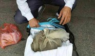 Hoảng vía phát hiện hành khách mang 50 con rắn độc lên xe lửa