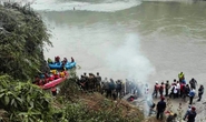 Xe buýt lao xuống sông, 31 người chết