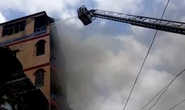Ba quận cùng cứu nhà 5 tầng cháy sát chợ Kim Biên
