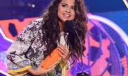 Selena đánh bại Adele ở giải Kids’ choice