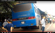 Thất kinh vì xe khách tông thẳng vào quán cà phê
