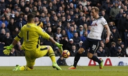 Kane tỏa sáng, Tottenham tiếp tục bám đuổi Chelsea