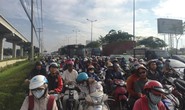Xa lộ Hà Nội hết... nhúc nhích!