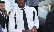 Từ chối ký tặng, Pogba bị fan M.U tấn công