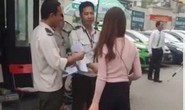 Bảo vệ BV Bạch Mai chặn xe cứu thương vào đón bệnh nhân