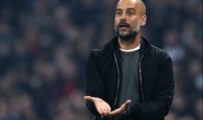 Man City suýt bị loại, Guardiola đổ thừa quả bóng