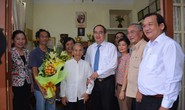 Lãnh đạo TP HCM thăm người cao tuổi, bệnh nhi