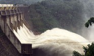 Yêu cầu thủy điện ngừng xả lũ để giải cứu 15 người