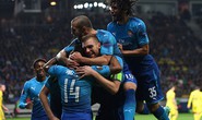 Walcott lỡ hat-trick, Giroud ghi bàn thứ 100 cho Arsenal