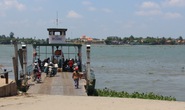 Mẹ ôm con bại não nhảy đò tự tử