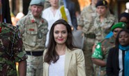 Angelina Jolie thăm các bé gái tị nạn ở Kenya