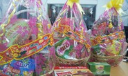 Bánh kẹo nhái xuất hiện trong giỏ quà Tết