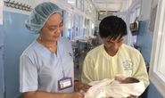 Trên mổ u não, dưới mổ bắt con cứu thai phụ bị ung thư