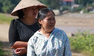 Nhói lòng mẹ mỏi mòn đi dọc suối gọi tên con gái và cháu ngoại
