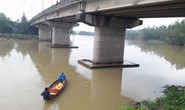 Bỏ lại xe đạp trên cầu, một học sinh lớp 11 nhảy sông tự tử