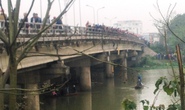Nam sinh nhảy sông tự tử trên đường đi học