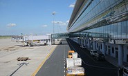 Xe đầu kéo tông chết nhân viên vệ sinh trong sân bay Nội Bài