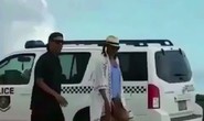 Ông Obama nghỉ dưỡng, bà Clinton viết sách