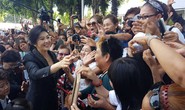 Bà Yingluck đổ bệnh nặng, tòa án Thái Lan phát lệnh bắt