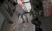 Khi nữ giúp việc yếu lòng!