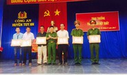 4 nông dân được thưởng đột xuất vì vây bắt cướp