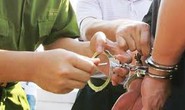 Bắt tạm giam một giáo viên lừa chạy việc 200 triệu đồng/suất