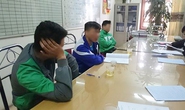 Phạt 6 triệu đồng với 3 tài xế taxi tiểu bậy bên đường
