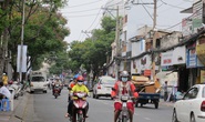 Tài xế Uber giật điện thoại du khách giữa Sài Gòn