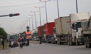 3 xe container tông liên hoàn trên xa lộ Hà Nội