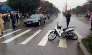 Xe biển xanh 80A tông người phụ nữ đi xe máy văng 20 m