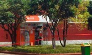 Tháo gỡ 10 thỏi nghi thuốc nổ nặng 2 kg đặt trong 2 cây ATM